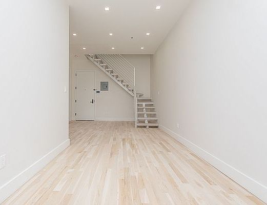 5th image of 539 Kingston Ave #4R
