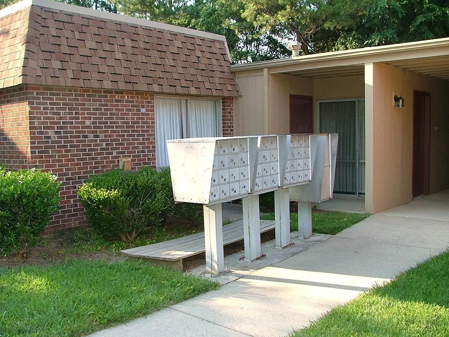 Chapel Hill / Hamlin Park Apt. Available — Photo 1