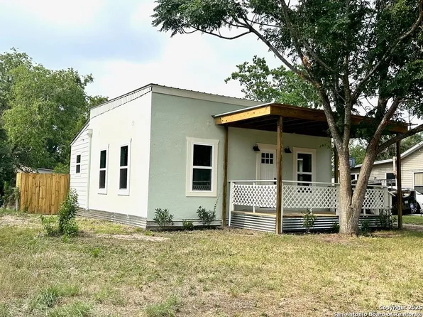 808 E Hutchinson St., Beeville 78102
