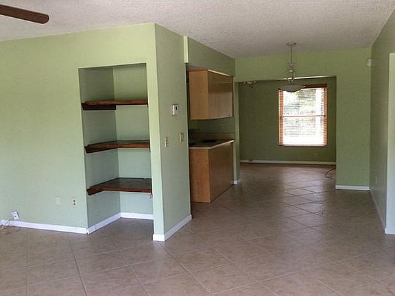 5th image of 212 NE Solida Dr