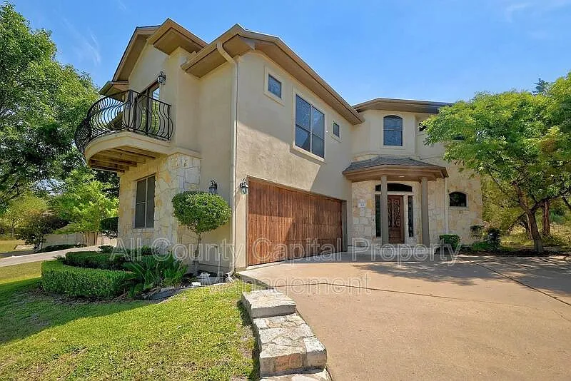3 bed, 2.5 bath, 2844 sqft, $3,650 — Photo 2