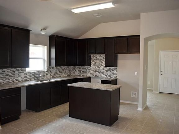 4th image of 2727 Cold River Dr