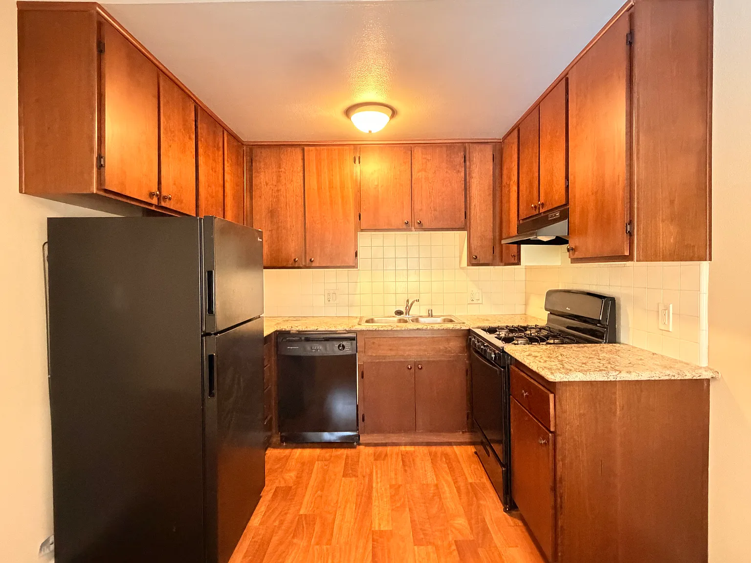 2 bed, 850 sqft, $1,650 — Photo 3