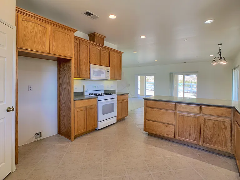 10183 1/2 Hawley Rd — Photo 5
