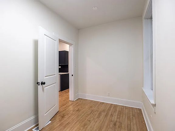 4th image of 2301 N Leavitt St #1FF