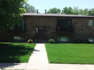 5202 25th Ave Ct, Moline, IL 61265