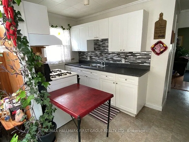 24 George St — Photo 6