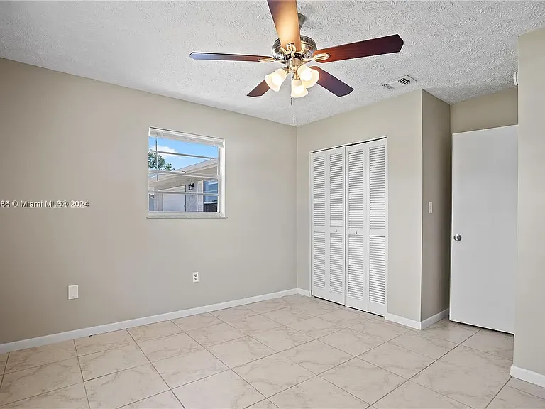 170 NW Curry St — Photo 5
