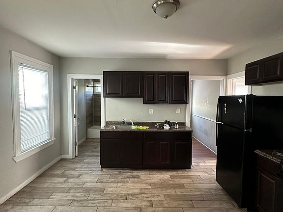 3rd image of 198 Wolcott St Unit 2