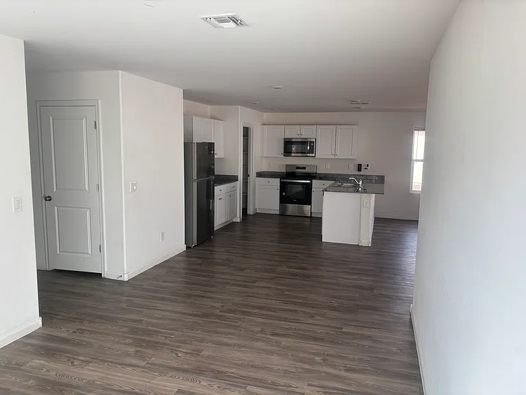 1427 E Jaycie Dr — Photo 5