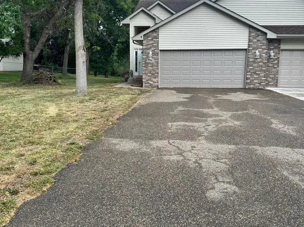 7342 York Ave N, Brooklyn Park, MN 55443