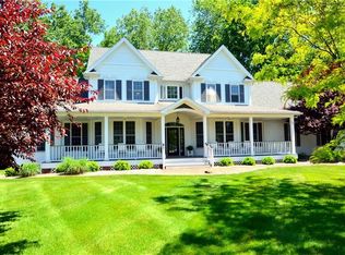 990 La Quinta Dr, Webster, NY 14580