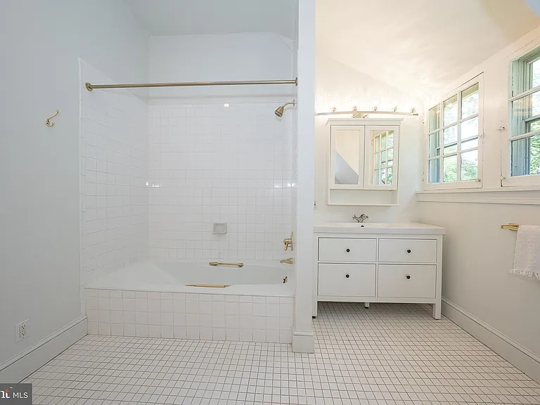 504 Harriton Rd — Photo 48