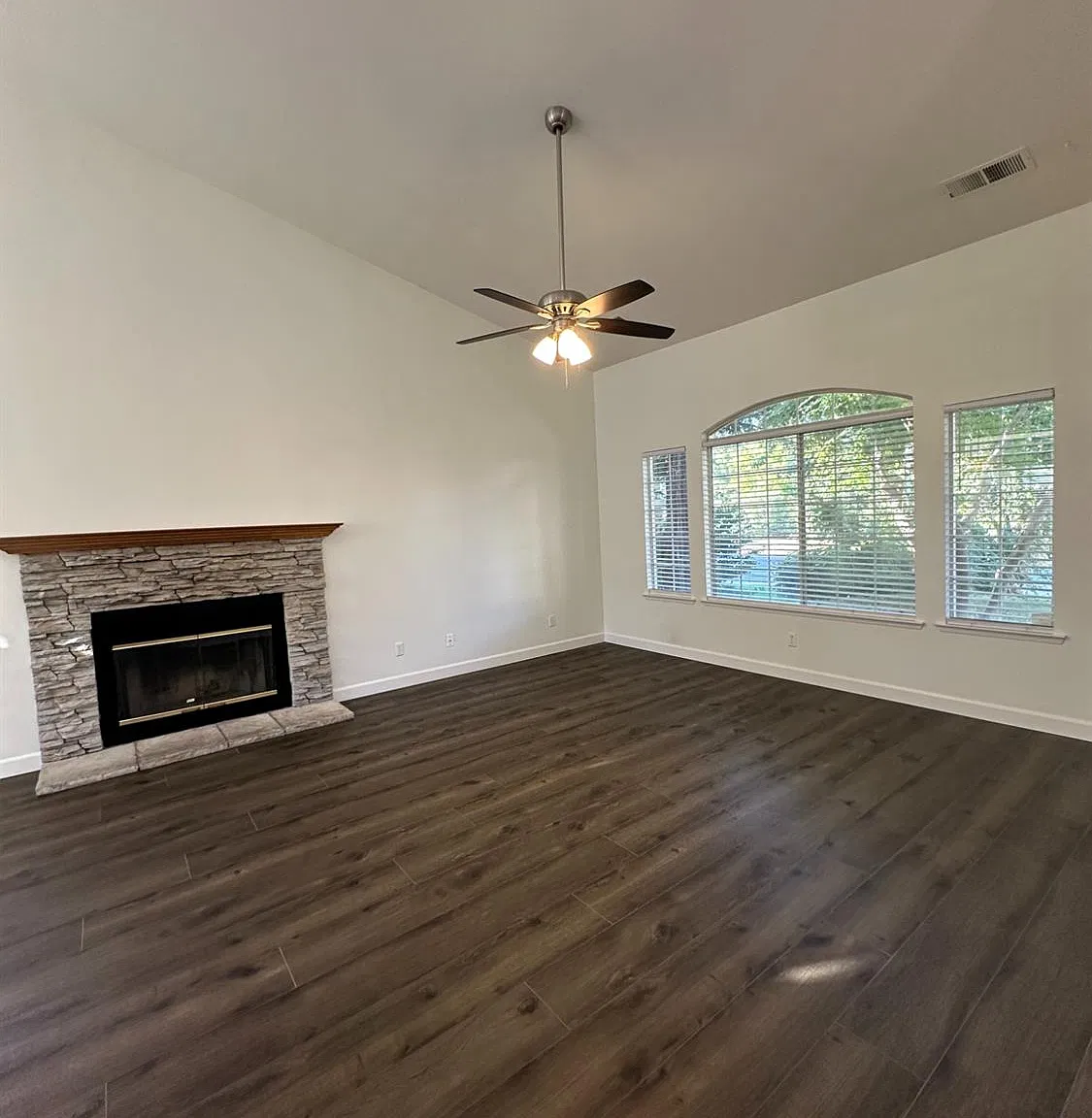 4 bed, 1853 sqft, $2,500 — Photo 4