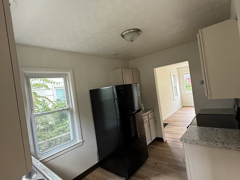 259 S Hague Ave — Photo 3
