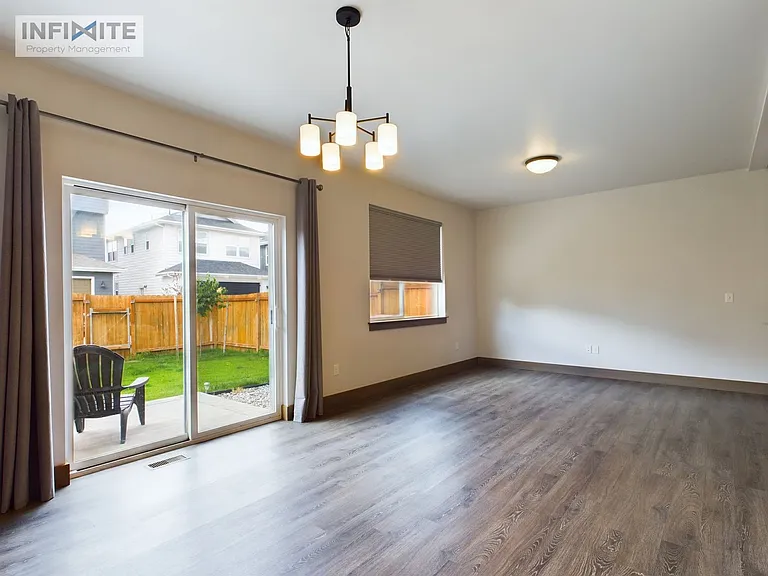 1405 Westwood Cir #C — Photo 4
