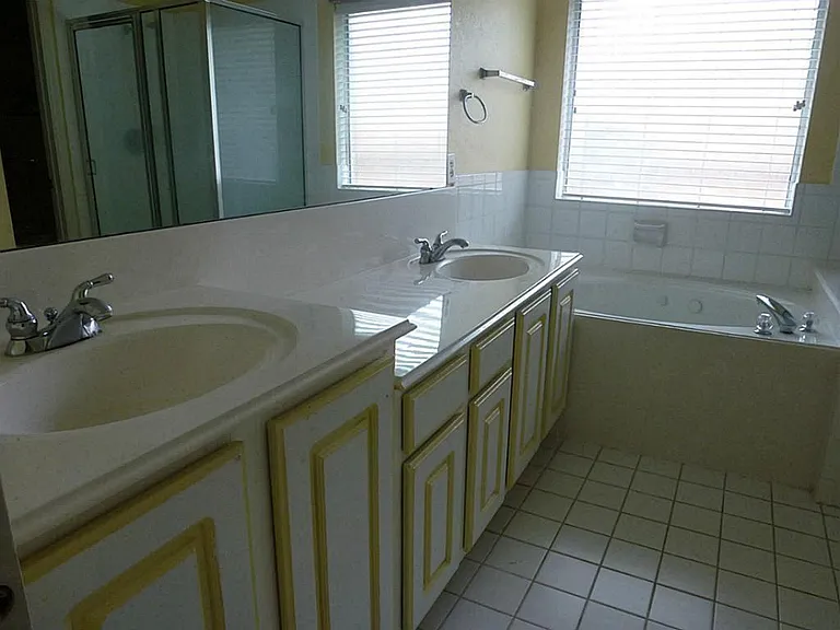 12619 Aubreywood Ln — Photo 11