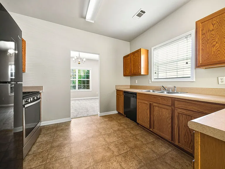 4750 Ferncrest Pl — Photo 3