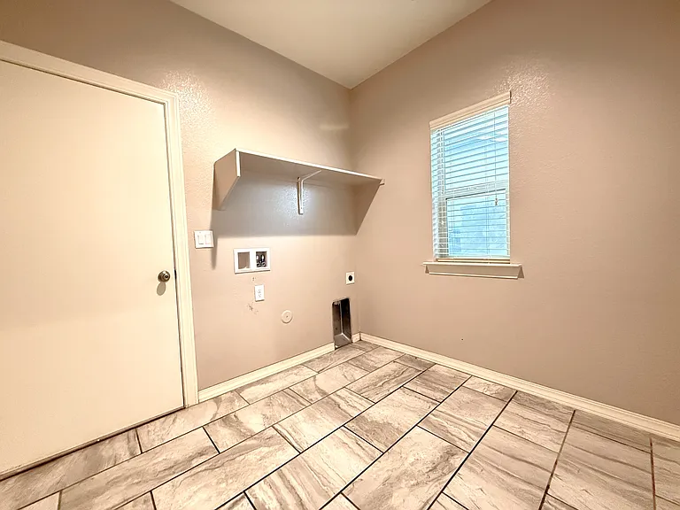 1028 Flyer Pl — Photo 24