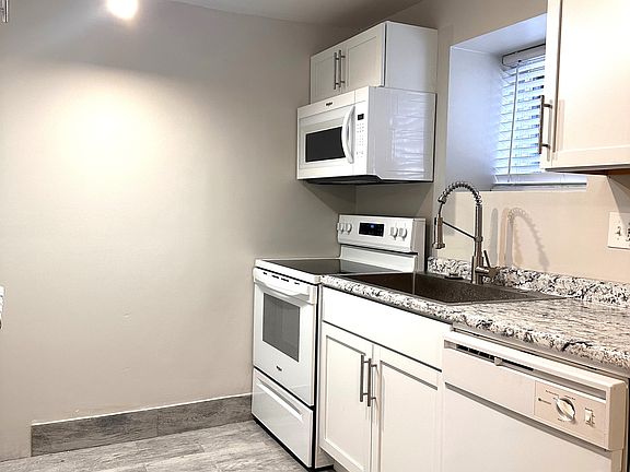 New Fully equipped Kitchen 
Brand New Kitchen Appliances 
Smooth top Range & Vented Microwave 
Dishwasher (Full size)