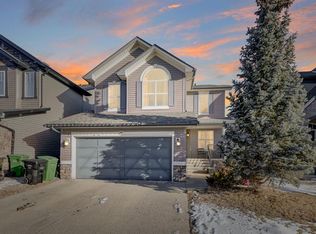 96 S Cougartown Close SW, Calgary, AB T3H 0B3