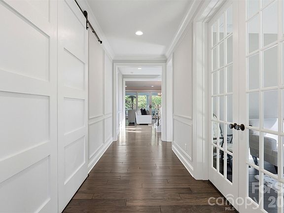 2nd image of 1924 Plaza End Trce