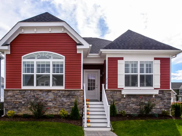 The Braxton Plan, Monterey West at Vineyards