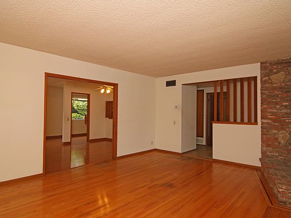4th image of 841 W 10th St