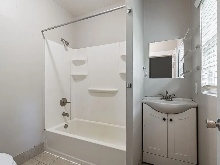 3 Bedroom / 2 Bathroom House in Glen Iris — Photo 18