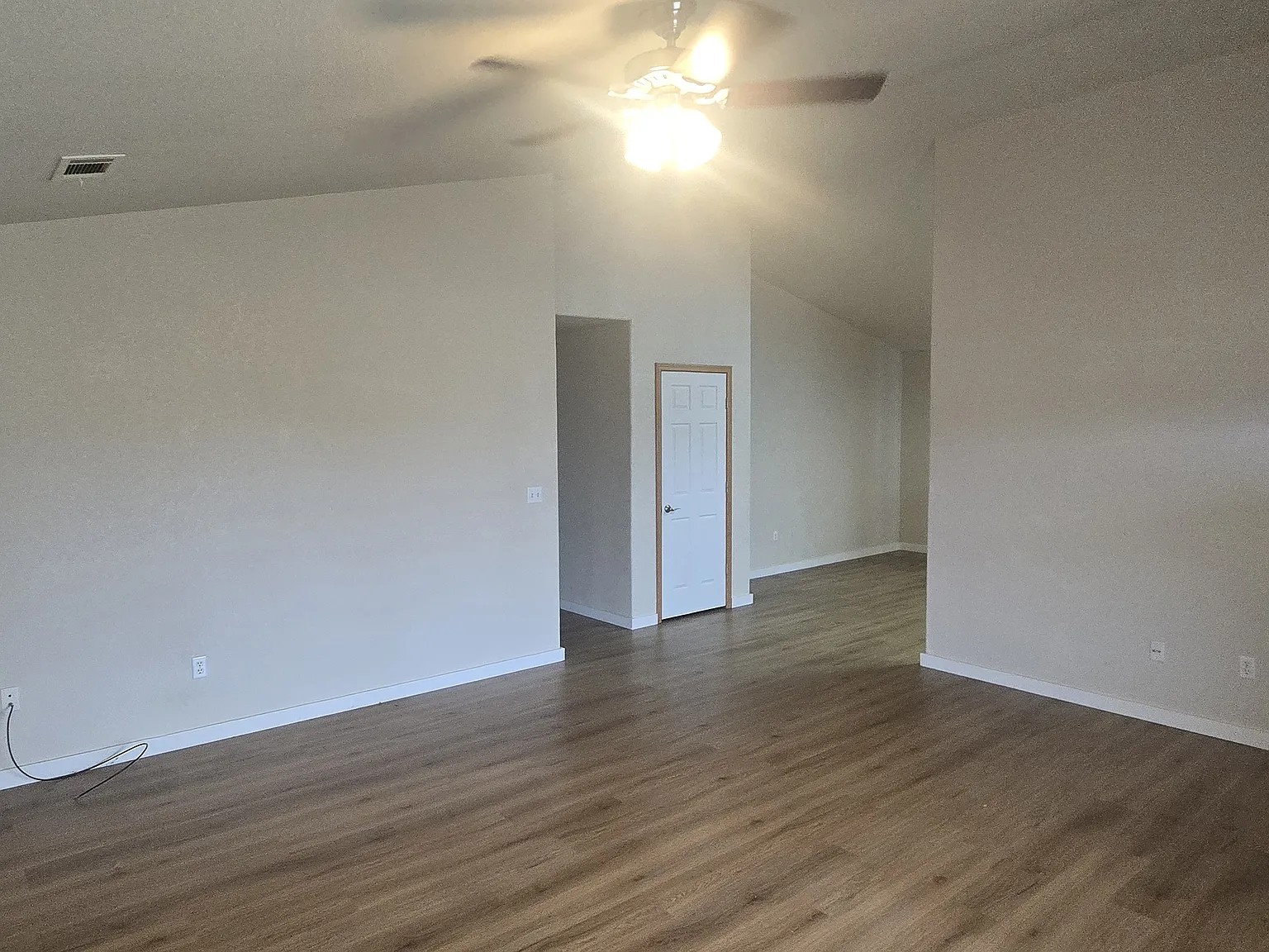 1720 Oakdale Dr — Photo 3