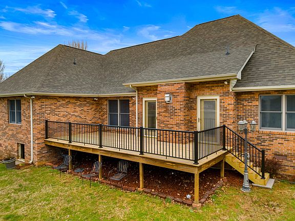 5th image of 227 Glenstone Cir