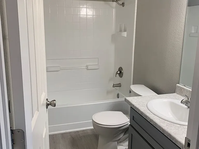 Dry Creek Apartments — Photo 5