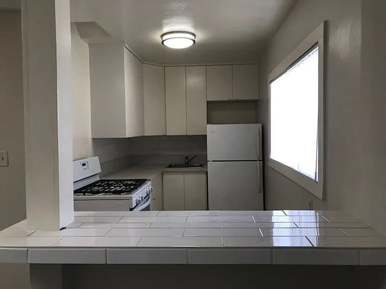 Mission Beach 1Bed 1 Bath steps from the water! — Photo 2