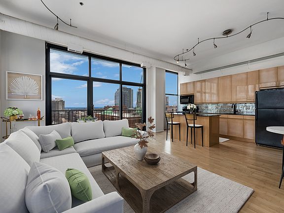 3rd image of 1516 S Wabash Ave #802