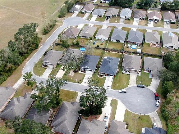 3rd image of 10541 Millbrook Dr
