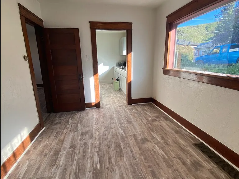 923 W Clark St #923 — Photo 5