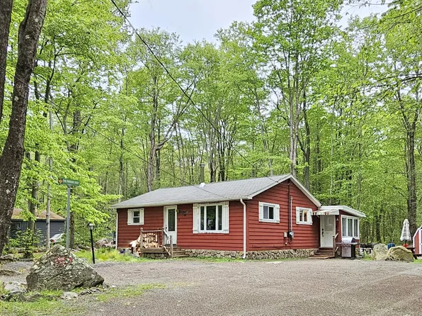 157 Stone Chair Trl, Greentown, PA 18426
