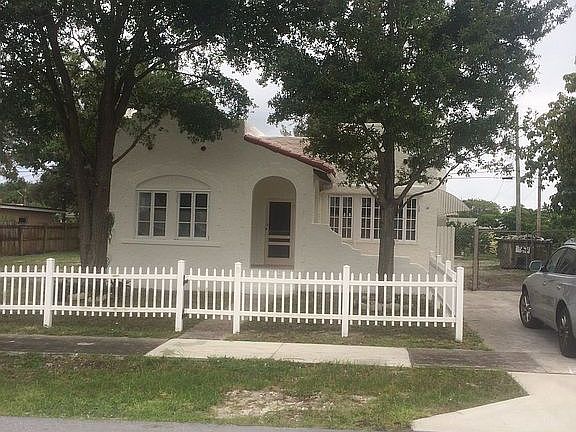 4th image of 324 NW 1st Ave