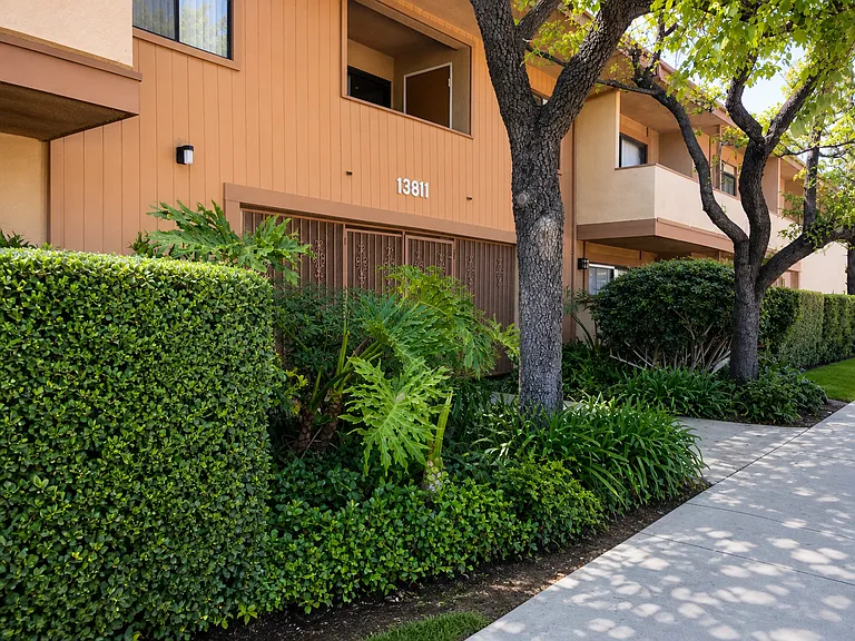 Glenhill Apartments — Photo 2