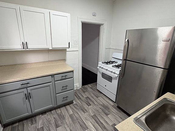 2nd image of 537 S 15th St