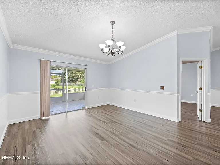 1969 Willesdon Dr W — Photo 11