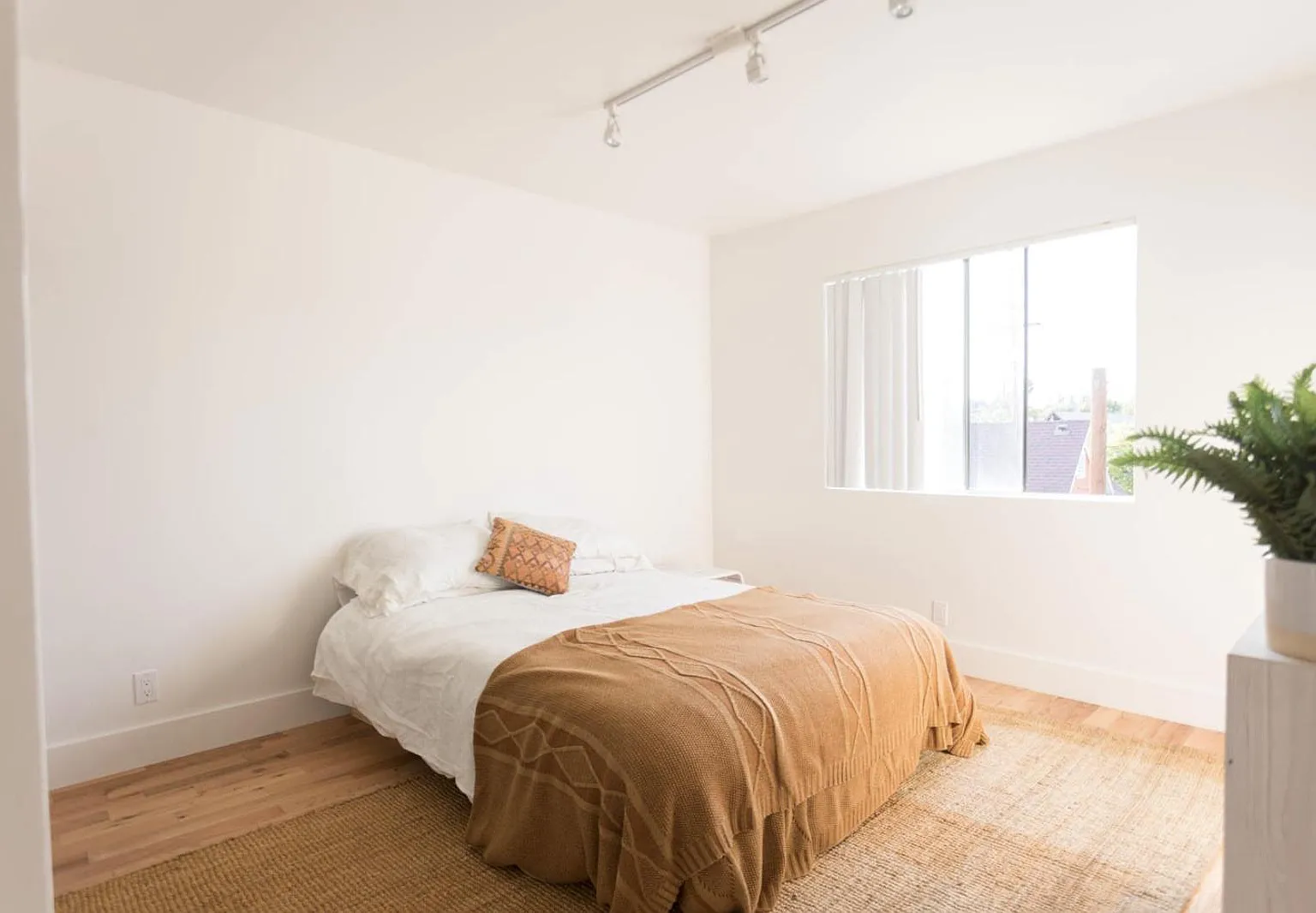 1 bed, 648 sqft, $2,300 — Photo 4