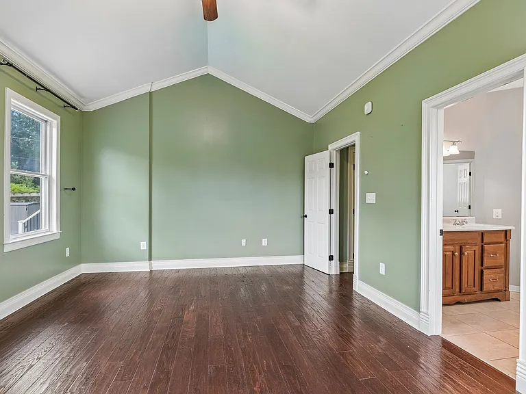 1097 Underwood Rd — Photo 32
