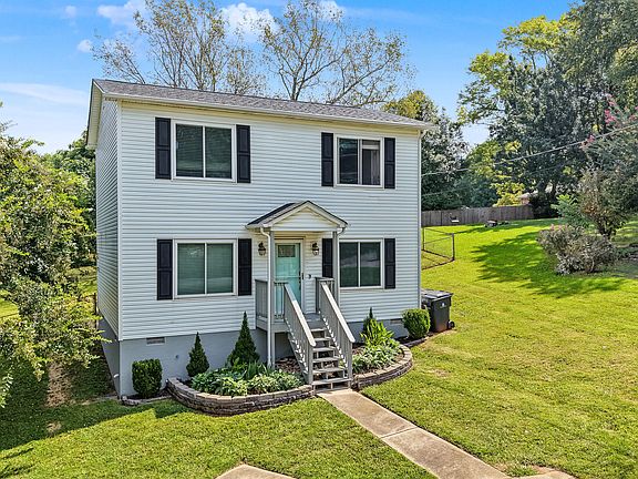 3rd image of 608 Busbee Rd