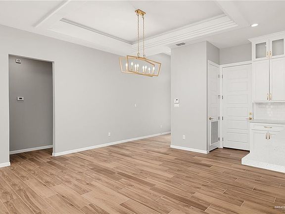 5th image of 2907 S Auburndale Ave