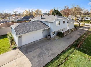 519 2nd St, Lemont, IL 60439