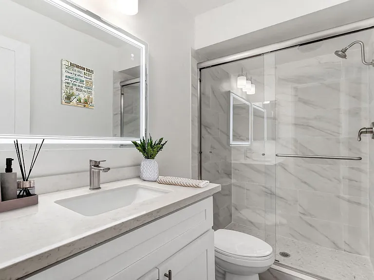 Bentley Avenue Apartments — Photo 17