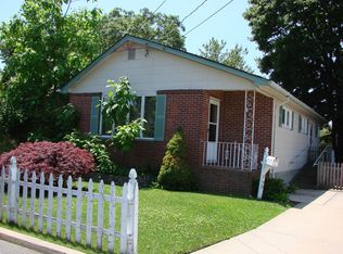 755 Hancock Pl, Lindenhurst, NY 11757