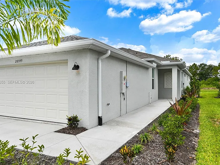 20545 Hazelnut Ct S — Photo 4