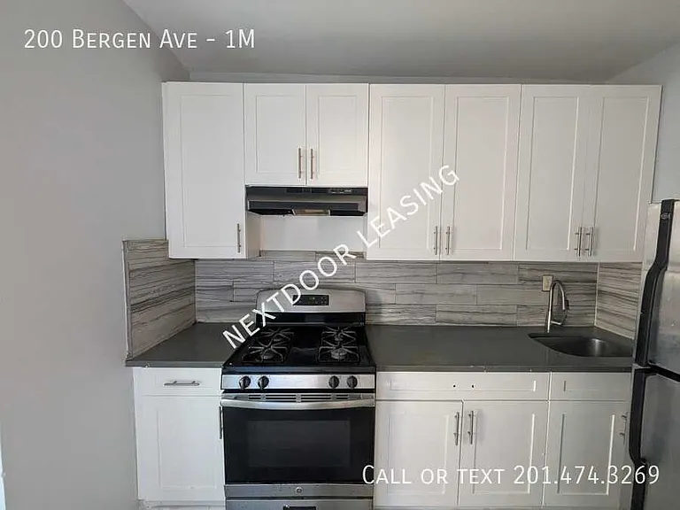 200 Bergen Ave #1M — Photo 1